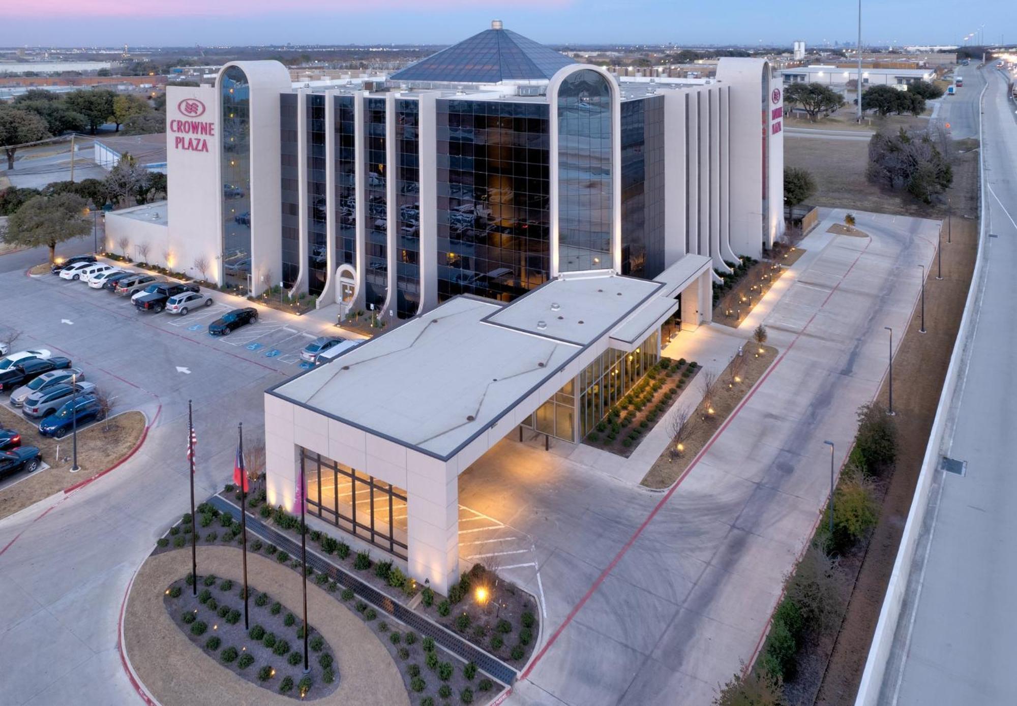 Crowne Plaza Suites Arlington By Ihg Extérieur photo