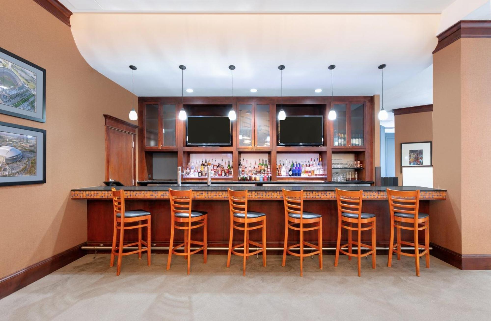 Crowne Plaza Suites Arlington By Ihg Extérieur photo