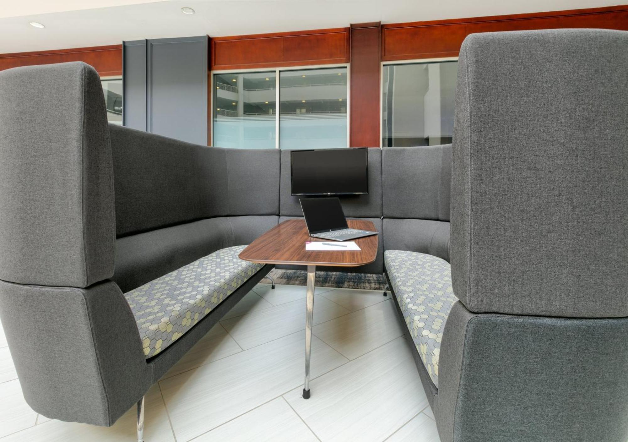 Crowne Plaza Suites Arlington By Ihg Extérieur photo